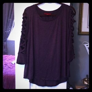 Detailed sleeve shirt